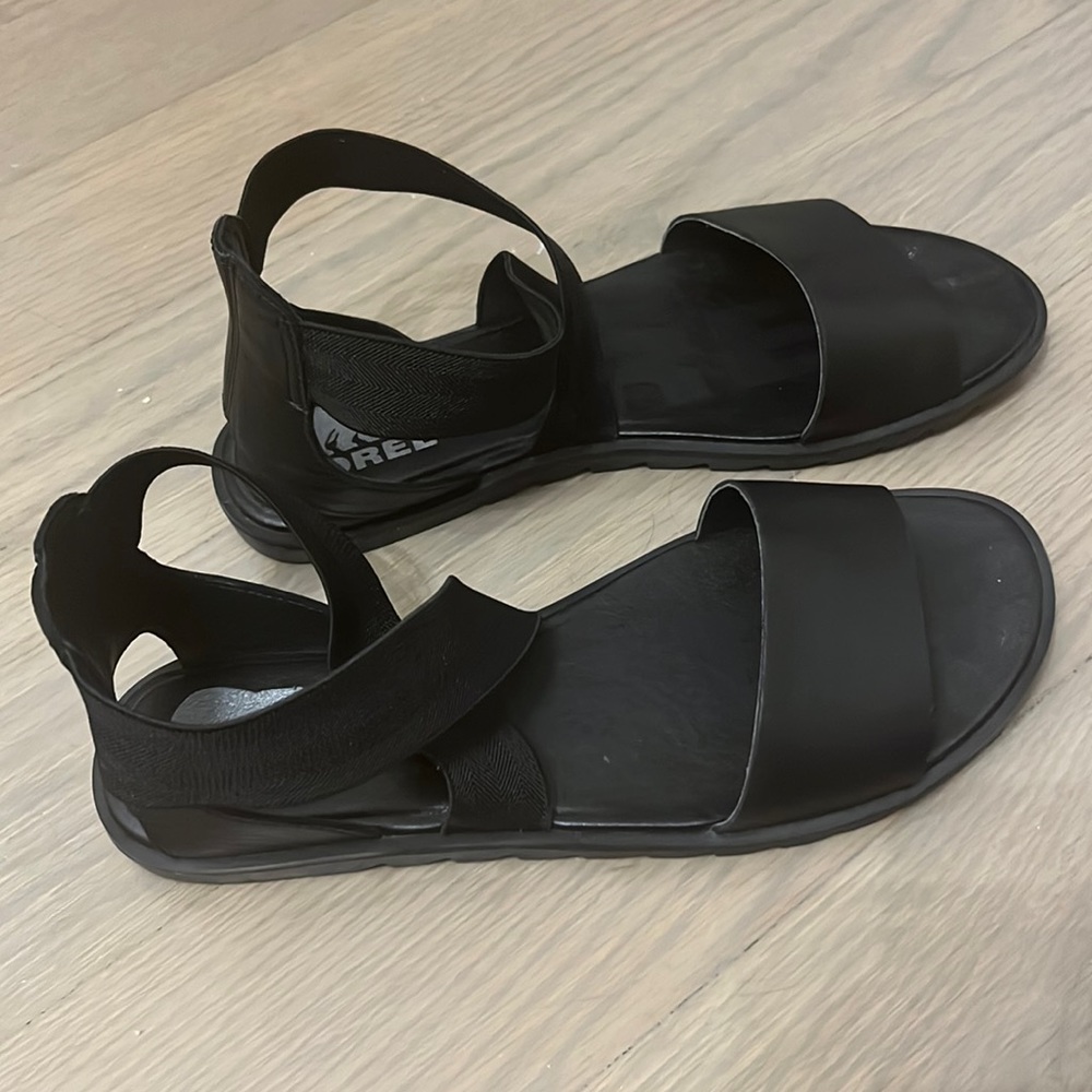 Sorel Ella II Black Sandal Strappy Comfy Sporty Elegant only worn once. Like new